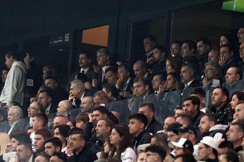 Beşiktaş Galatasaray derbisi 3 gol 2 kırmızı kart! Kartal Aslan'a ilk mağlubiyetini tattırdı