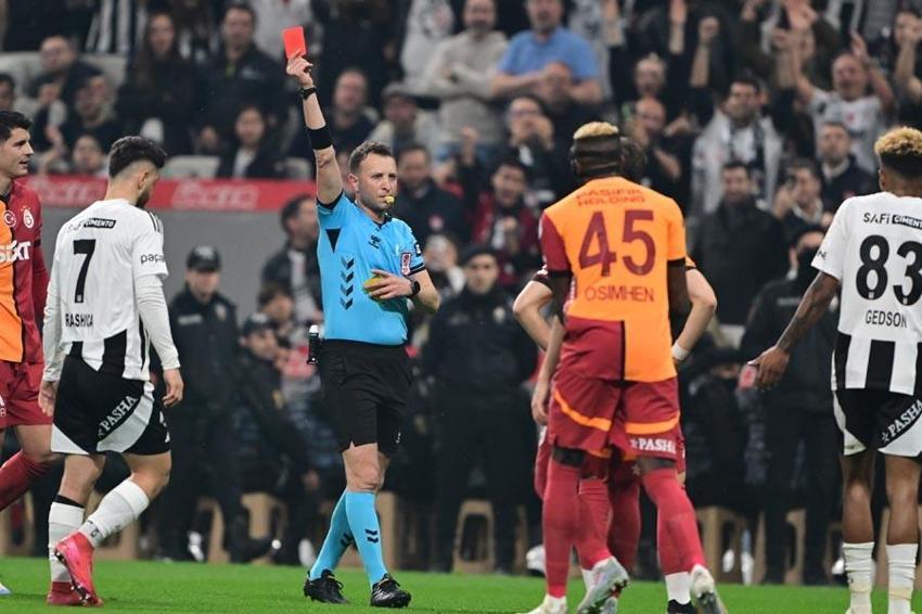 Beşiktaş Galatasaray derbisinde kritik an! VAR devreye girdi hakem kırmızı kartla oyundan attı