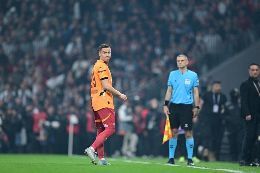 Beşiktaş Galatasaray derbisinde kritik an! VAR devreye girdi hakem kırmızı kartla oyundan attı