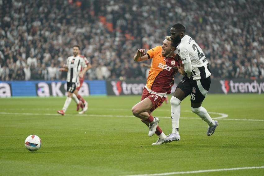 Beşiktaş-Galatasaray derbisinde kırmızı kartlar olay oldu! Eski hakem açıkladı: Kararı yanlış, VAR olmaz