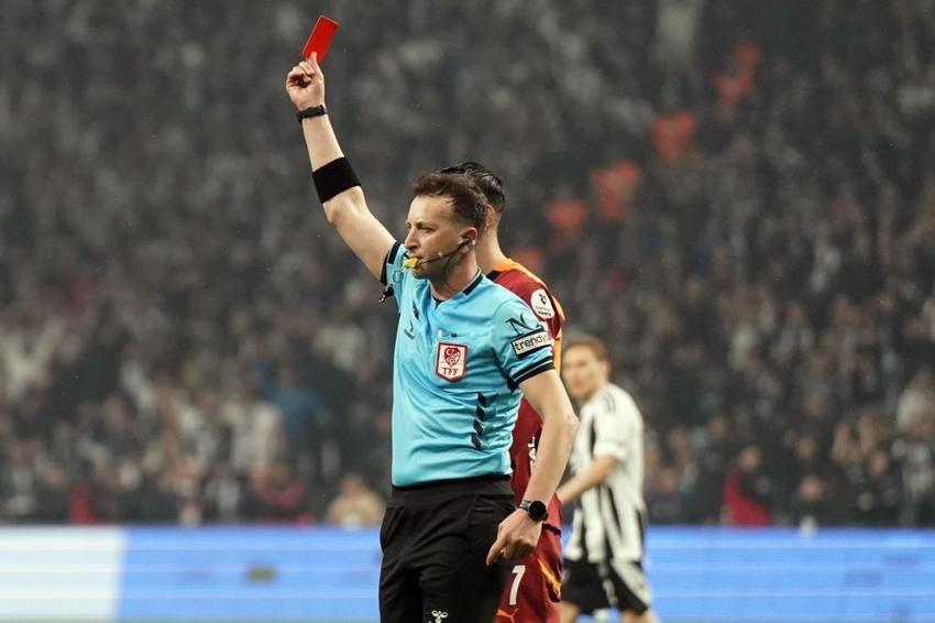 Beşiktaş-Galatasaray derbisinde kırmızı kartlar olay oldu! Eski hakem açıkladı: Kararı yanlış, VAR olmaz