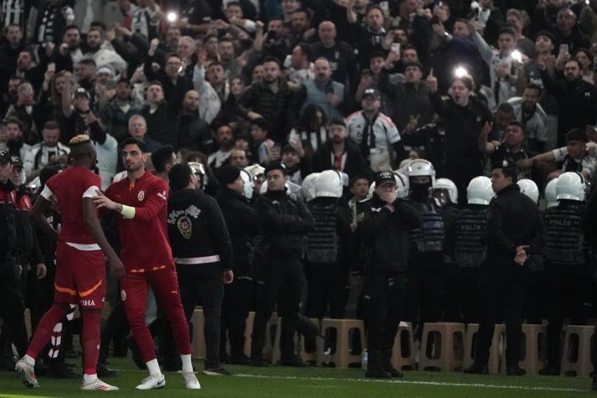 Victor Osimhen'i zor tuttular! Beşiktaş derbisi sonrası çıldırdı: Olay hareket, Muslera araya girdi