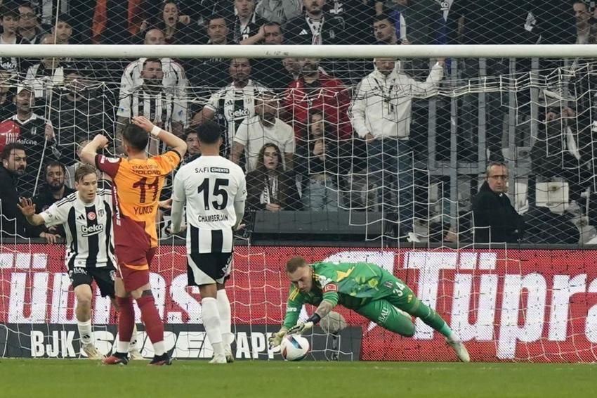 Victor Osimhen'i zor tuttular! Beşiktaş derbisi sonrası çıldırdı: Olay hareket, Muslera araya girdi