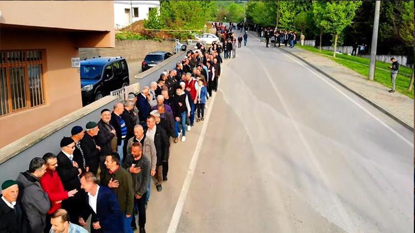 Bursa'da 65 yıllık miras! Tam 1 kilometrelik kuyruk, bu bayramda da görüntü değişmedi