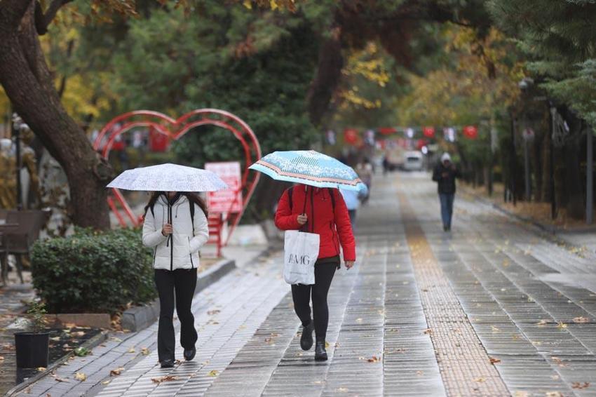 Kuvvetli sağanak yağışlar geliyor! Meteoroloji son raporla 32 ili uyardı