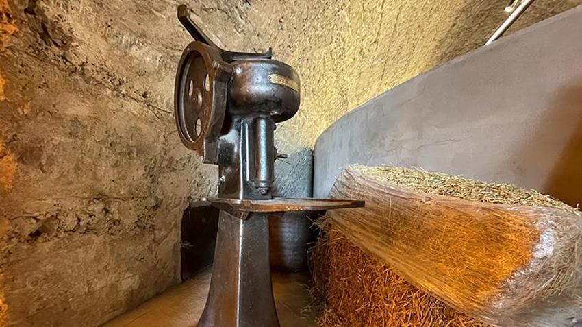 Kars'taki Peynir Müzesi'nde dikkat çeken makine! 120 yaşındaki eseri görenler maziye gidiyor