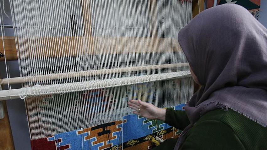 Tokat'ta coğrafi işaretli Kızık kilimi dokumacılığı üniversitede gelecek nesillere aktarılıyor