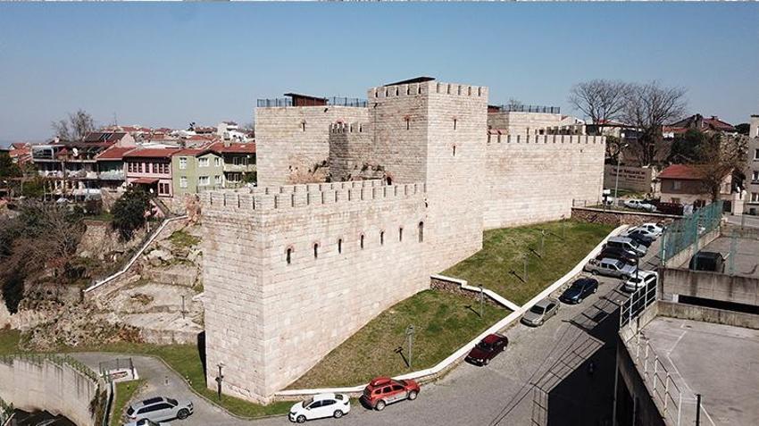 Bir zamanlar insanların önünden bile geçmeye korktuğu Zindankapı, artık görülmek için sıraya girilen bir mekan haline geldi.