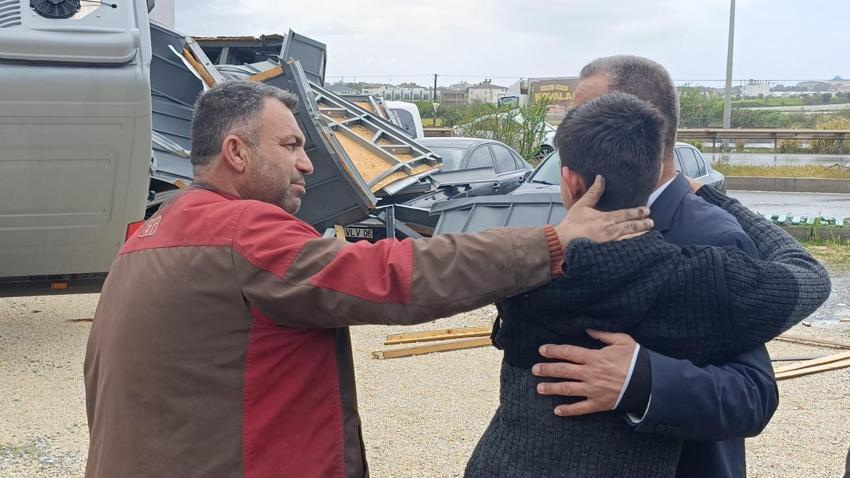 Antalya'yı hortum dehşeti!  2 tonluk bungalovu 30 metre sürükledi, 9 araba hurdaya döndü