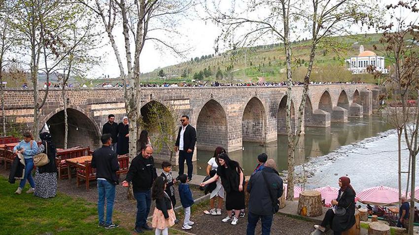 Diyarbakır, Ramazan Bayramı tatilinde yerli ve yabancı turistlerin ilgi odağı oldu