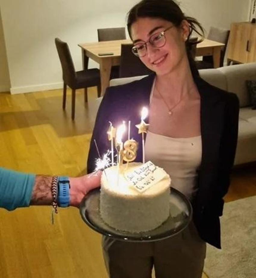 Zeyno büyüdü! Güzelliği ve yeteneğiyle kendine hayran bıraktı