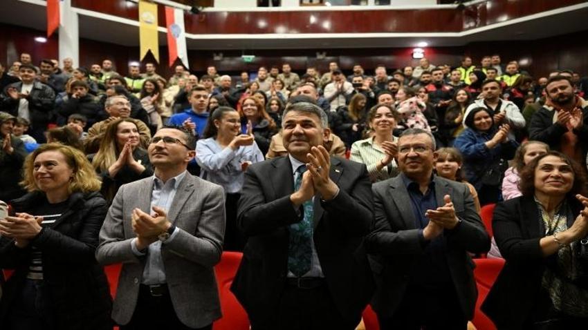 Polis mesajı bu kez sahneden verdi! Uyuşturucuyla mücadele tiyatroya taşındı