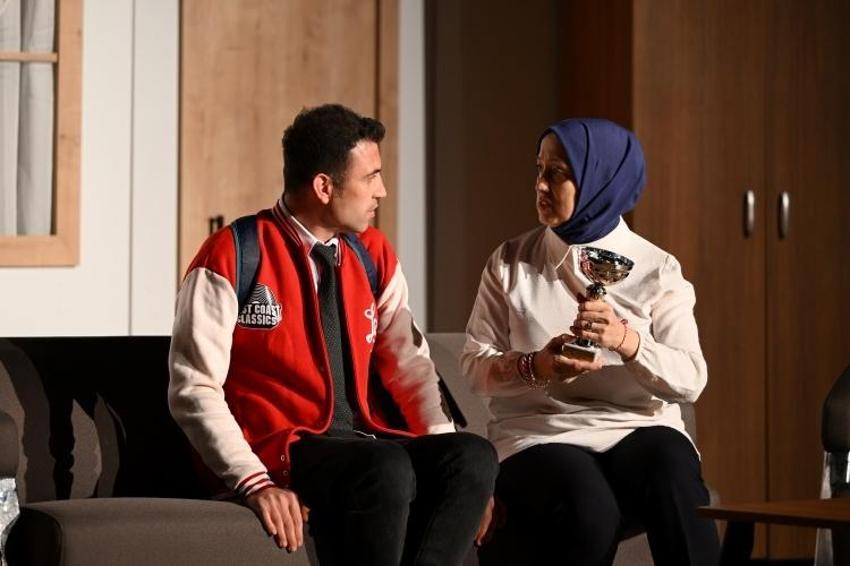 Polis mesajı bu kez sahneden verdi! Uyuşturucuyla mücadele tiyatroya taşındı