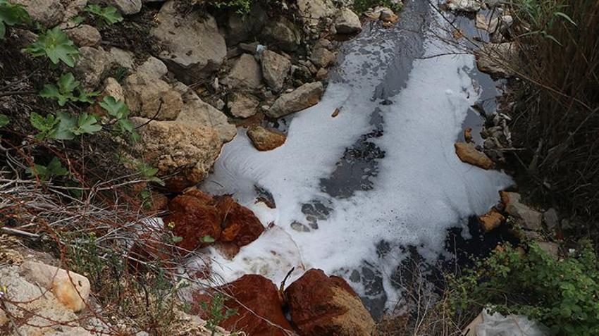 Ceyhan Nehri yok oluyor! Mahallelerden akan kirli su, dere ve nehirlerin rengini değiştirdi