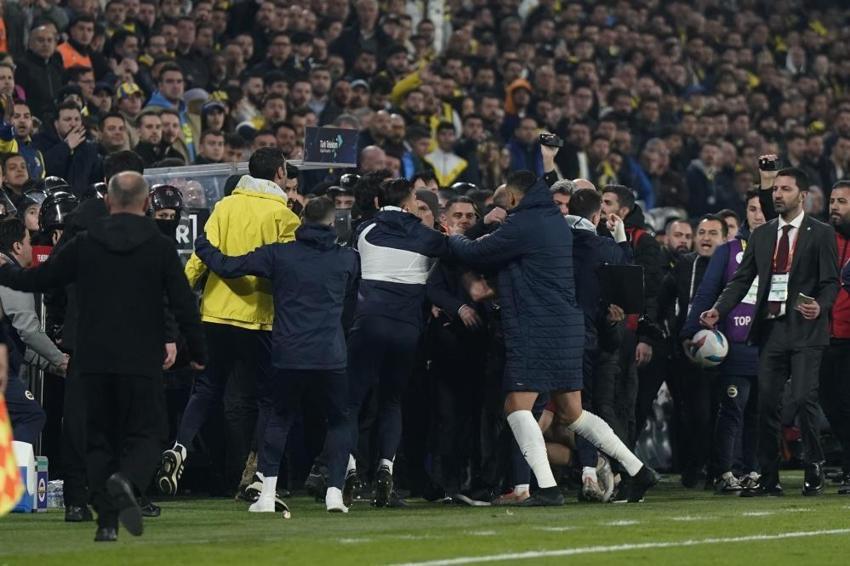 Mourinho resmen deliye döndürdü: Niye geldin hocam? Aklım almıyor, hiçbir şey üretemiyor