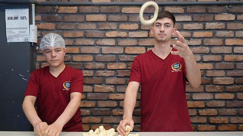 Amasya'nın unundan, Samsun'un suyundan sıcak kazan tekniğiyle yapılan Samsun simidi damaklarda tat bırakıyor