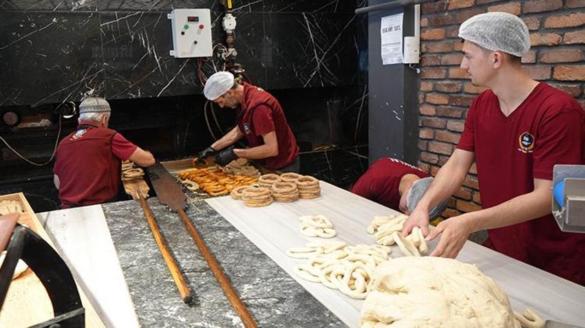 Amasya'nın unundan, Samsun'un suyundan sıcak kazan tekniğiyle yapılan Samsun simidi damaklarda tat bırakıyor