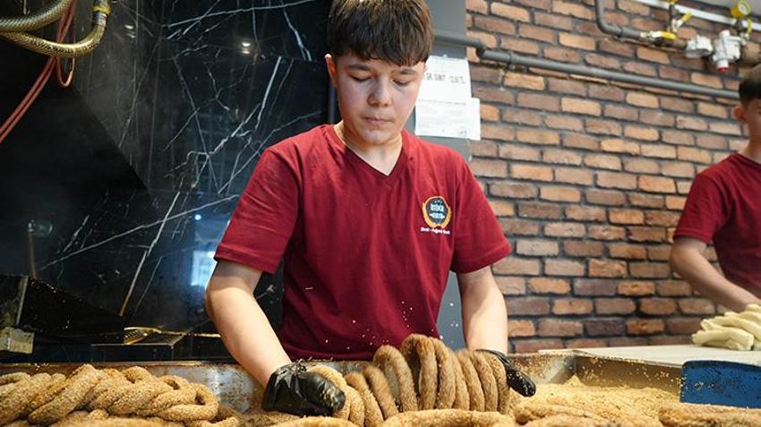 Amasya'nın unundan, Samsun'un suyundan sıcak kazan tekniğiyle yapılan Samsun simidi damaklarda tat bırakıyor