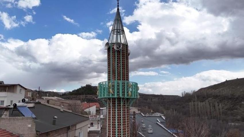 Gesi Bağları'nda ilginç mimari: Demirden minareler hayrete düşürüyor