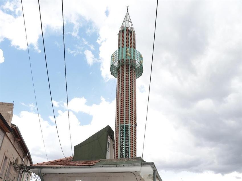 Gesi Bağları'nda ilginç mimari: Demirden minareler hayrete düşürüyor