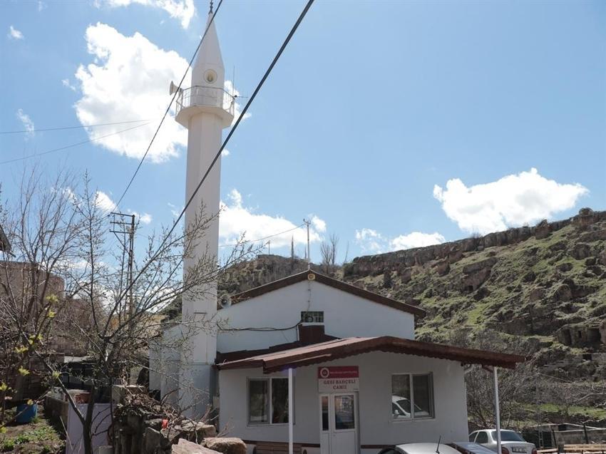 Gesi Bağları'nda ilginç mimari: Demirden minareler hayrete düşürüyor