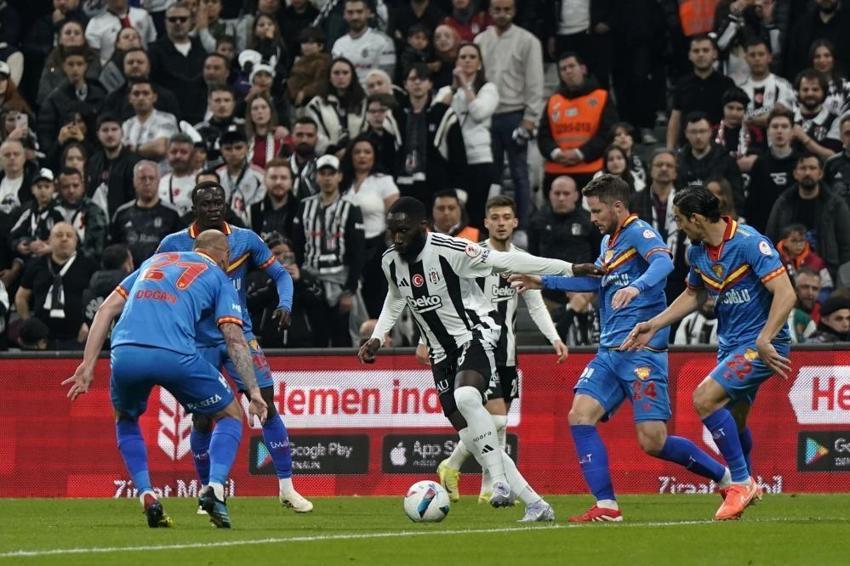 Beşiktaş, Göztepe'ye 3-1 yenildi, ortalık karıştı: İhanet etti, Tayyip Talha Sanuç, Rafa Silva, Muçi sonrası açıklama Solskjaer’e düşer
