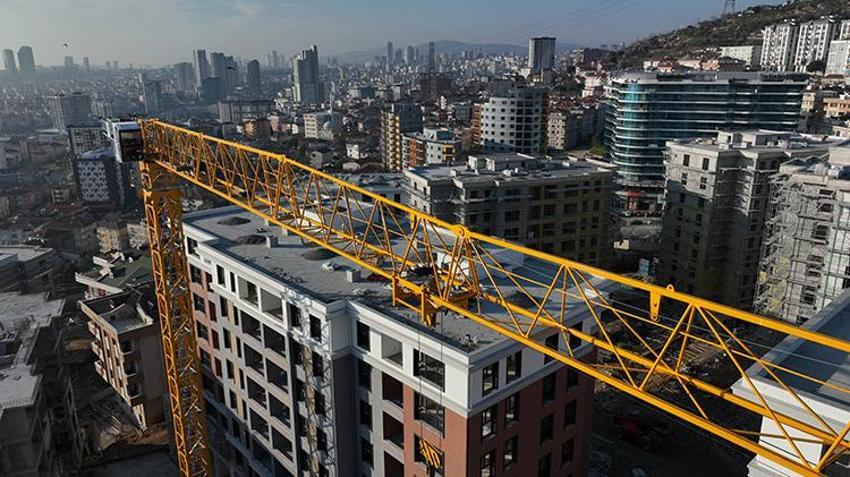 Babasını dinledi gözünü yükseğe dikti! 23 yaşındaki genç kız kule vinç operatörü oldu