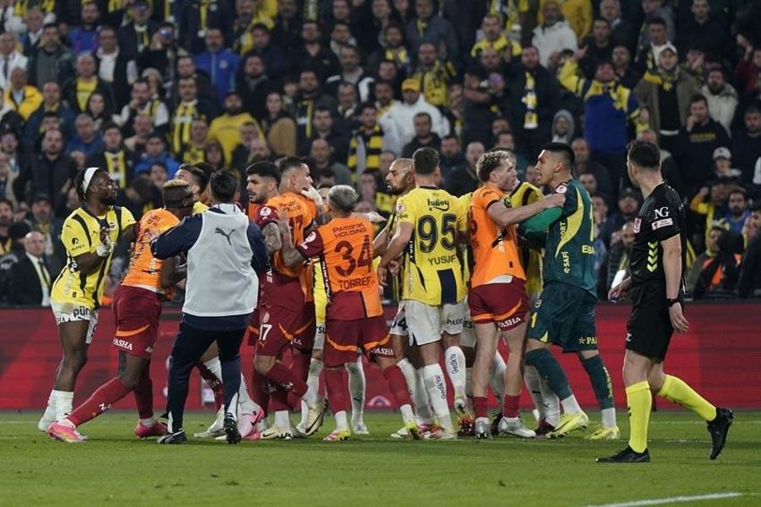 Fenerbahçe Galatasaray derbisinde skandal olaylar! PFDK sevkleri açıklandı: İşte Jose Mourinho'nun sevk maddesi