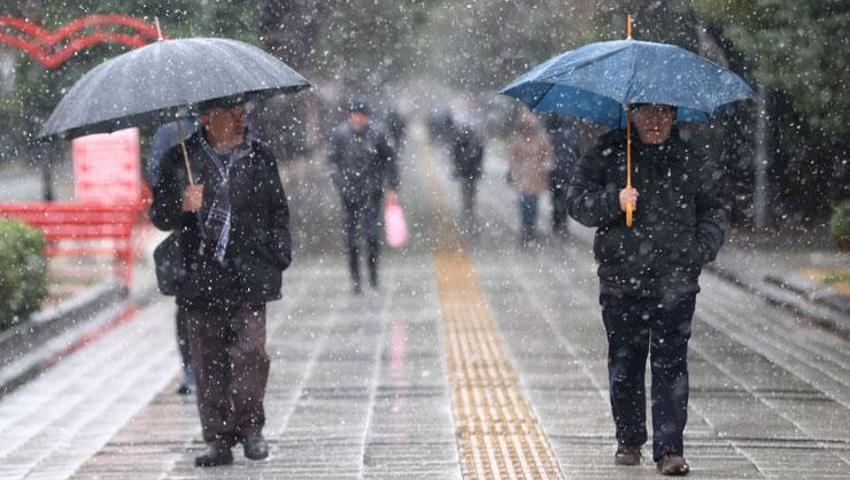 Sıcaklıklar düşüyor gök gürültü sağanak yağışlar geliyor! Meteoroloji 38 ili sel, sis ve toz taşınımına karşı uyardı