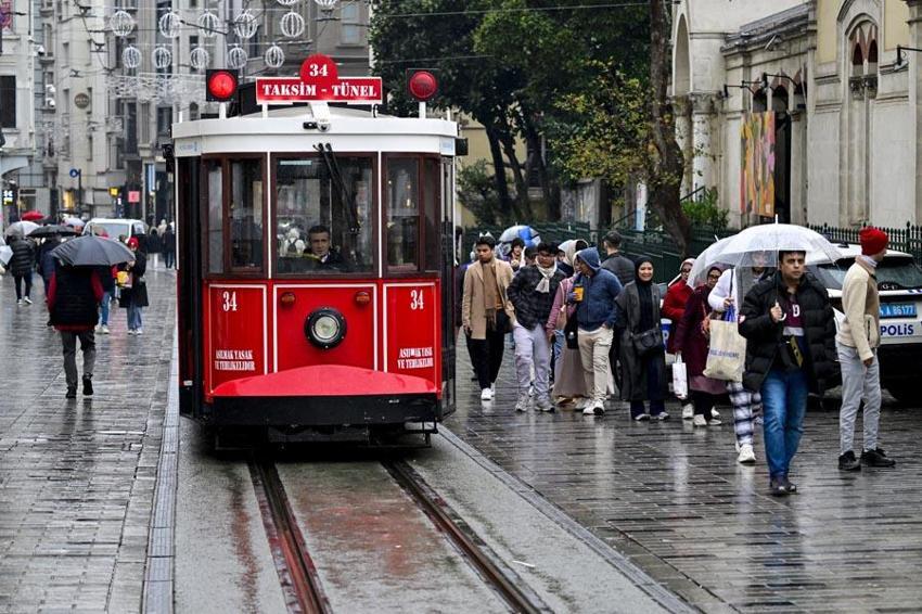 Sıcaklıklar düşüyor gök gürültü sağanak yağışlar geliyor! Meteoroloji 38 ili sel, sis ve toz taşınımına karşı uyardı