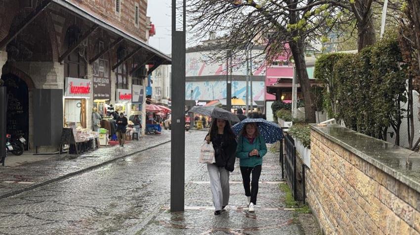 Sıcaklıklar düşüyor gök gürültü sağanak yağışlar geliyor! Meteoroloji 38 ili sel, sis ve toz taşınımına karşı uyardı