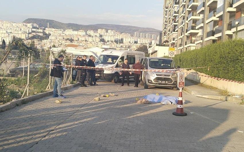 İzmir'de dehşete düşüren olay! Sokakta önlerini kestiği eski nişanlısı ile annesini, sonra da kendini vurdu