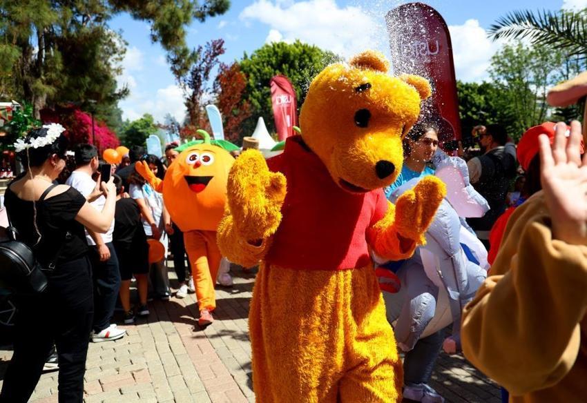 Dünya çocukları Adana'da buluştu: Portakal Çiçeği Karnavalı ziyaretçilerini bekliyor