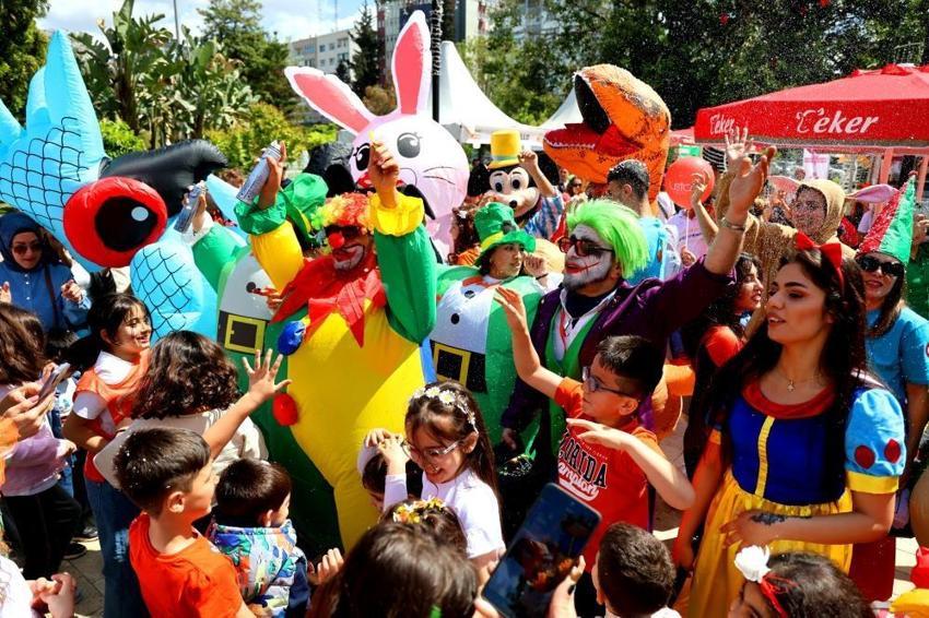 Dünya çocukları Adana'da buluştu: Portakal Çiçeği Karnavalı ziyaretçilerini bekliyor
