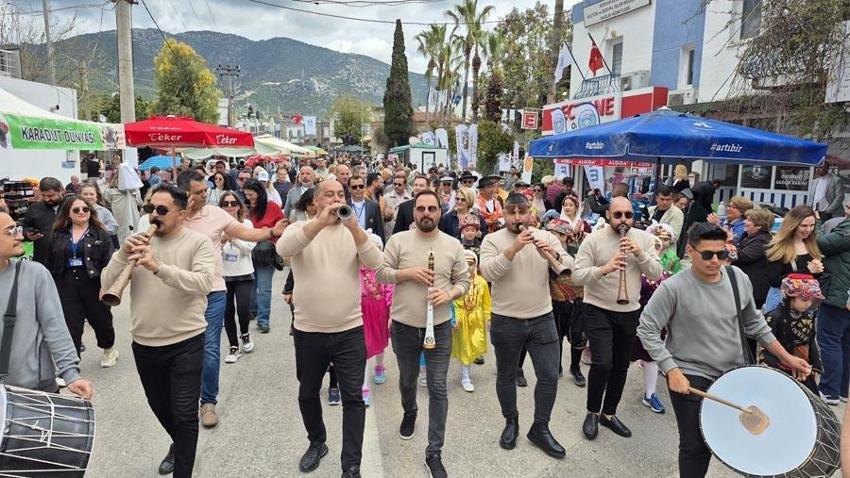 Bodrum Acı Ot Festivali yağmura rağmen yoğun ilgi görüyor