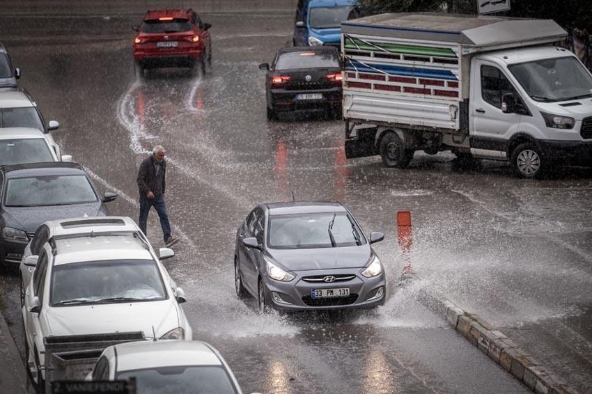 Meteoroloji'den İstanbul için sarı kodlu uyarı: Kuvvetli rüzgar etkili olacak, çatı uçmasına dikkat!
