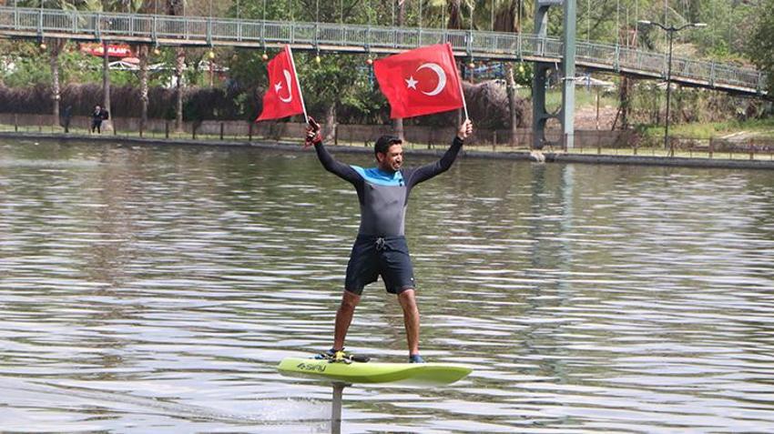 Portakal Çiçeği Karnavalı'nın su kortejinde sürpriz evlilik teklifi! İşte renkli görüntüler
