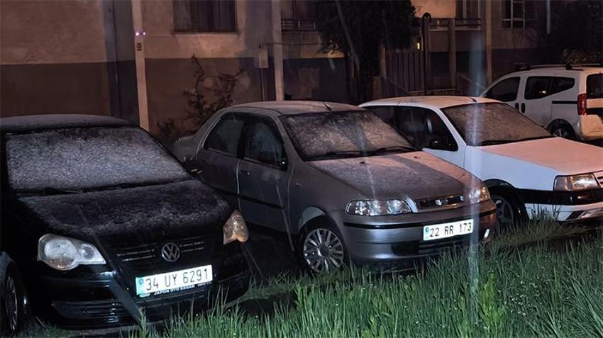 Ve beklenen kar yağışı başladı! İstanbul'un yanı başında lapa lapa kar yağdı, her yer beyaza büründü