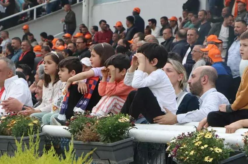 Adana’da Akdeniz Derbisi! Kazanan ‘Dapper Man’ oldu