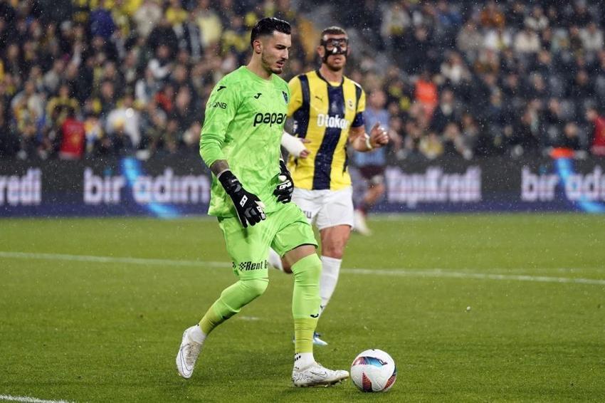 Fenerbahçe-Trabzon maçına damga vurdu: VAR ciddi hata yaptı, kırmızı kart ve penaltı verilmeli