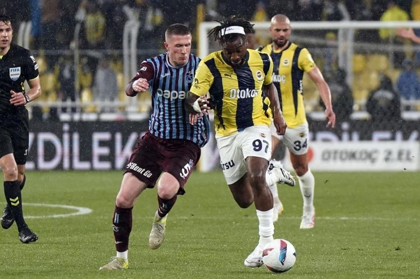 Fenerbahçe-Trabzon maçına damga vurdu: VAR ciddi hata yaptı, kırmızı kart ve penaltı verilmeli