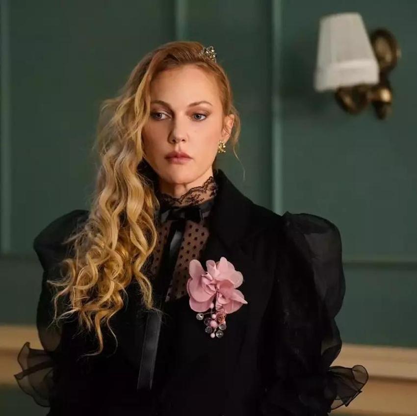 Meryem Uzerli'nin pozları nefes kesti! Dakikalar içinde binlerce beğeni aldı
