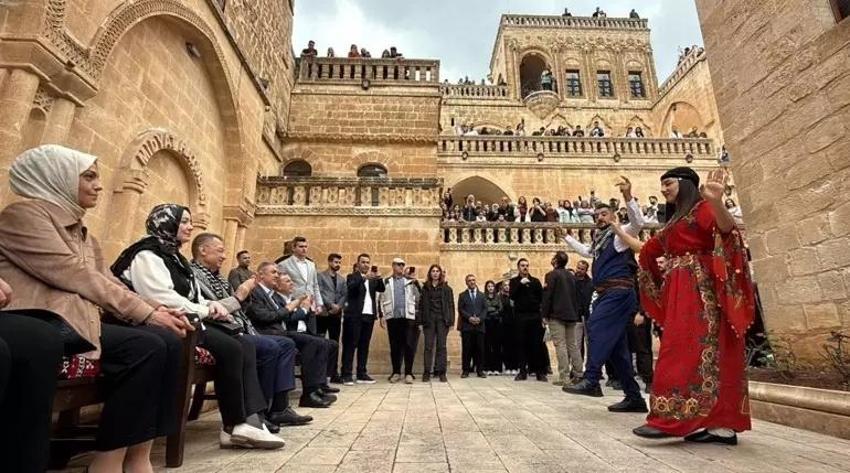 Mardin'de 'Uzak Şehir' bereketi! Albora Köyü'nün girişi kilitlendi