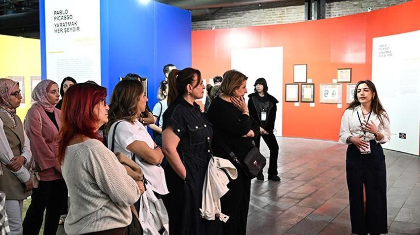 Pablo Picasso Adana Portakal Çiçeği Karnavalı'nda! Sanat severler akın ediyor