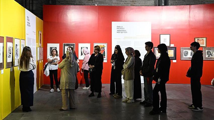 Pablo Picasso Adana Portakal Çiçeği Karnavalı'nda! Sanat severler akın ediyor