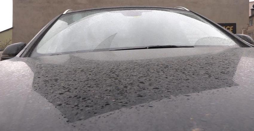 Muş'ta toz taşınımının yağmurla çamura dönüşmesiyle vatandaşlar soluğu oto yıkamacılarda aldı