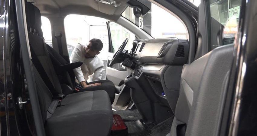 Muş'ta toz taşınımının yağmurla çamura dönüşmesiyle vatandaşlar soluğu oto yıkamacılarda aldı