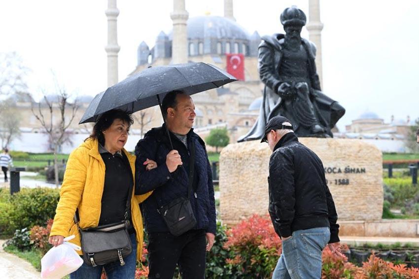 Kar yağışları ve kuvvetli sağanak yağış uyarısı Meteoroloji'den geldi! 