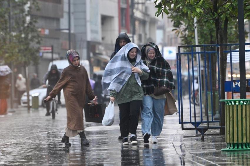 Kar yağışları ve kuvvetli sağanak yağış uyarısı Meteoroloji'den geldi! 