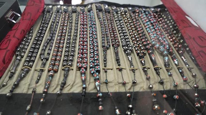 Hobi olarak başladı siparişlere yetişemiyor! Brezilya'dan getirdiği meyveyi Erzincan'da tespih yapıyor